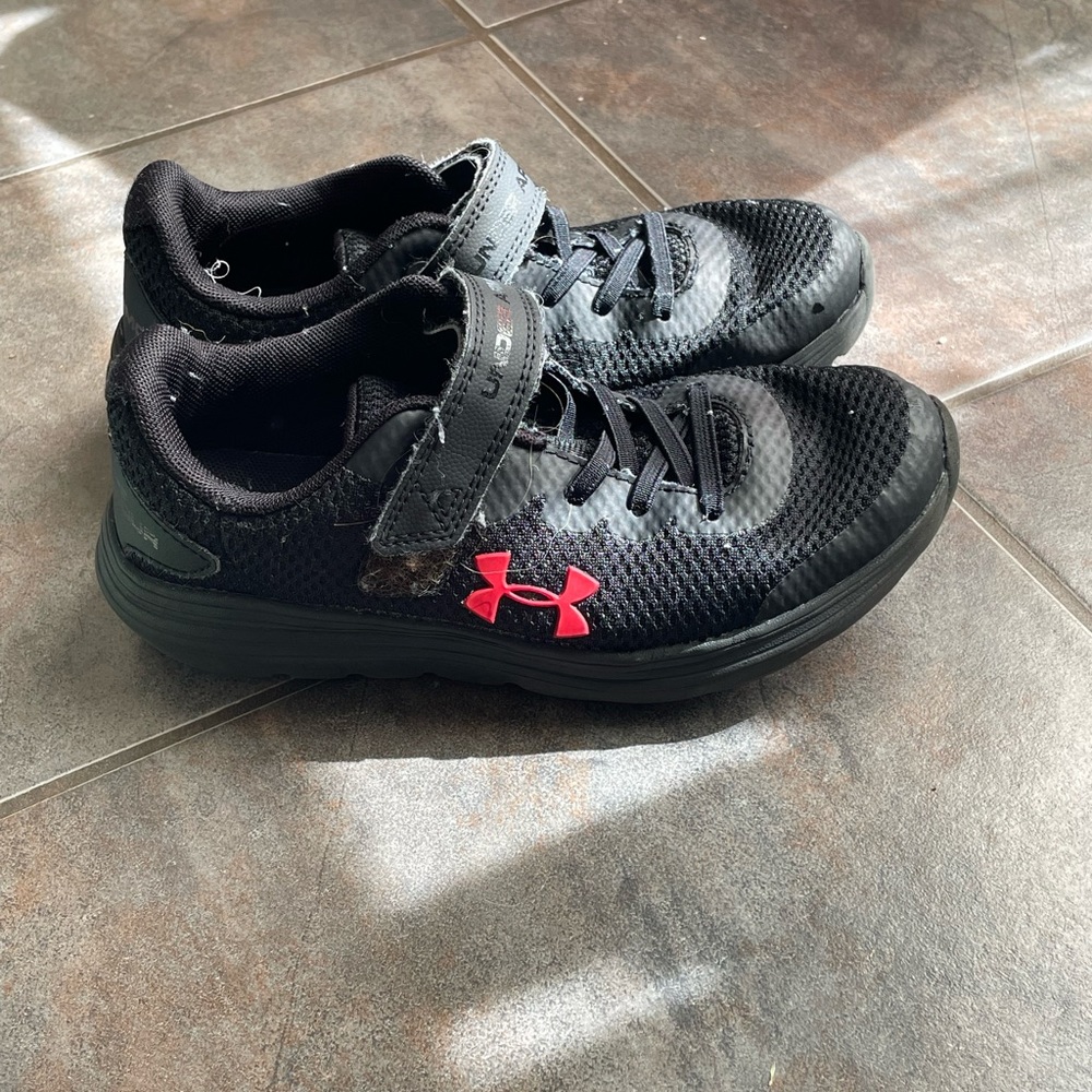 Boys under armour shoes size 1.5, gently used